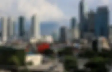 Foto-foto Kota Jakarta Saat 'Physical Distancing', Jalanan Sepi, Langit Cerah, dan Polusi Udara Menurun
