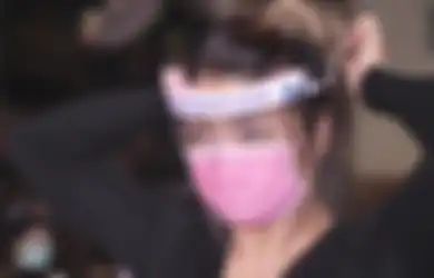 Sedang Tren Pakai Face Shield Tanpa Masker, Dokter: Itu Hanya Berikan Perlindungan Palsu, Sama Sekali Tak Berguna!