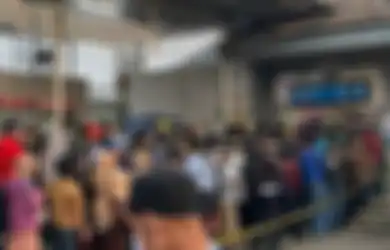 Ada Lebih dari 2.000 Kasus Virus Corona dan Sudah Terapkan PSBB, Faktanya Stasiun KRL Masih Dipenuhi Warga Jakarta