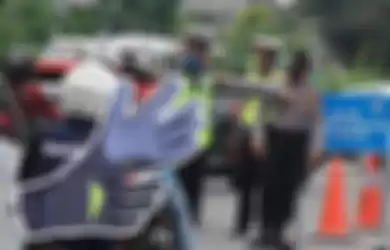 Sarung tangan jadi hal yang wajib dipakai pemotor selain masker, selama PSBB.