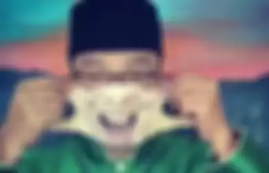 Gubernur Ridwan Kamil pakai masker kain lucu dan unik bergambar wajah artis Syahrini.