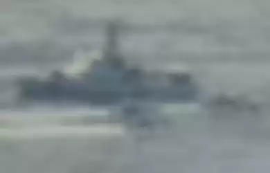 Kapal militer Iran ketika melakukan provokasi di USCGC Maui