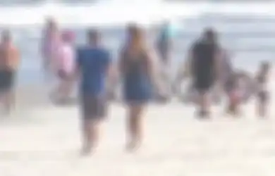 Meski Banyak Jumlah Kasus Corona, Orang-orang di Daerah Ini Berbondong-bondong Menuju Pantai yang Kembali Dibuka untuk Umum