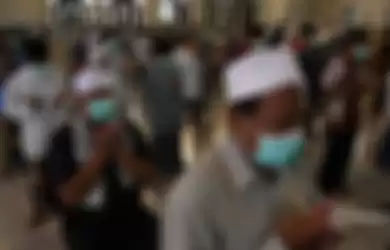 Malang Nasibnya, Pengemudi Ojek Online Ambruk Saat Dua Rakaat Salat Jumat di Masjid, Tak Kunjung dapat Pertolongan Lantaran Jemaah Berhamburan Takut Virus Corona Pria Ini Akhirnya Meninggal Dunia