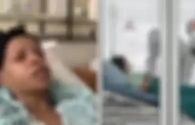  Prosesnya Bikin Ngilu! Viral Video Perempuan Ini Menahan Rasa Sakit dan Nyeri saat Tes Swab Virus Corona, Stik Panjang Ini Dimasukkan dalam Hidung Sampai 10 cm
