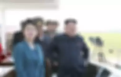 Dikabarkan telah meninggal dunia, Kim Jong Un ditampilkan sedang tertawa dan berjalan di Kota Wonsan.