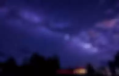 Fenomena langit hujan meteor (ilustrasi).