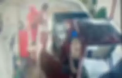 Video CCTV sopir pengangkut kayu tampar petugas perempuan di SPBU