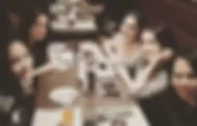 Selalu Panen Kritikan Netizen, Sederet Artis Ini Kapok Berfoto dengan Mulan Jameela Lantaran Ikut Kena Imbas Komentar Pedas hingga Ada yang Sampai di Bully di Restoran