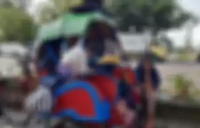 Becak sewaan yang digunakan Dul bersama istri dan anaknya berusia 13 bulan tidur di kawasan Jalan Adi Sucipto Karangasem, Kecamatan Laweyan, Solo, Jawa Tengah, Rabu (6/5/2020).