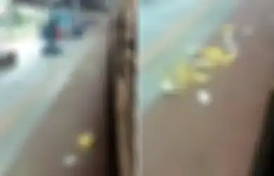 Di Tengah Lockdown COVID-19, Ribuan Pekerja Migran Ini 'Diberi' Makanan Basi yang Berbau Tak Sedap dan Pemerintah Berupaya Membuat Mereka Kembali Bekerja
