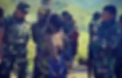 Mantan anggota KKB Papua Telangga Gire bersama TNI  