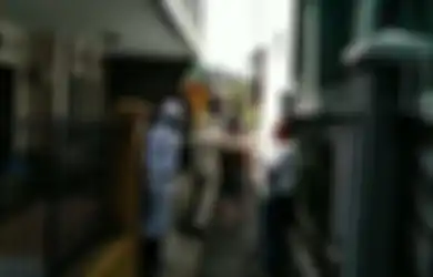 Mengamuk Saat Dijemput Petugas Medis, Pasien Corona Ini Peluk Orang Agar Ikut Tertular