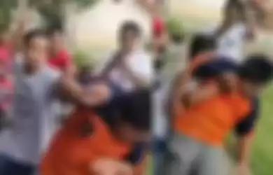 Video perundungan sejumlah pemuda pada anak penjual gorengan (jalangkote) viral