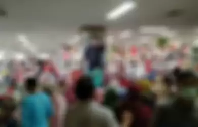 Bahagia Belanja Berdesak-desakan Langgar PSBB, Para Pembeli Kini Gigit Jari Usai Seorang Kasir di Pusat Perbelanjaan Medan Meninggal karena Positif Corona