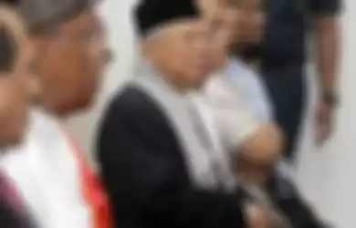 Ma'ruf Amin salahkan warga karena kasus covid-19 Indonesia terus meningkat di masa new normal.