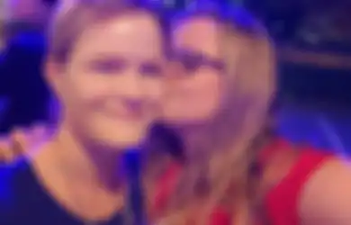 Memiliki Kandungan yang Lemah dan Tanpa Pria, Kedua Gadis Penyuka Sesama Jenis Ini Mendadak Hamil dengan Cara Tak Terduga