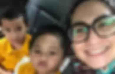 Kebersamaan Siti Anizah bersama kedua anaknya