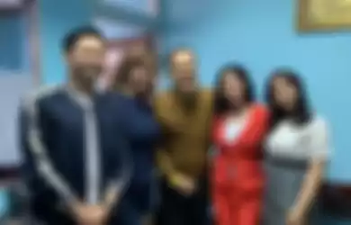 Dijenguk Dewi Perssik dan Suami Barunya, Tingkah Saipul Jamil Mendadak Agresif Genggam Tangan Angga Wijaya, Melaney Ricardo Langsung Beri Sindiran Tajam: Udah, Gini-Gini Ntar Lu Nyaman Lagi!