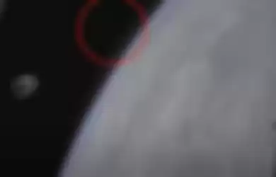 Benda yang dipercaya sebagai UFO tertangkap kamera Falcon 9