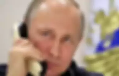 Mendadak Presiden Amerika Donald Trump Telepon Pemimpin Rusia Vladimir Putin dari Bunkernya, Ada Apa?