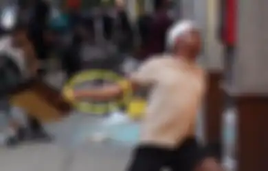 Fotonya Ikut Rusuh Demo George Floyd Viral, Siapa Sebenarnya Pria Bertato Indonesia Itu?