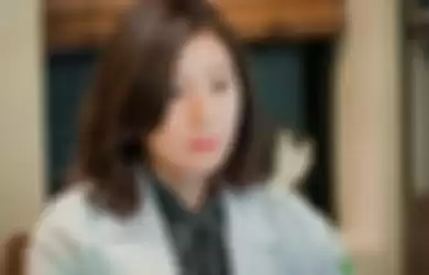 Ji Sun Woo yang diperankan oleh Kim Hee Ae.