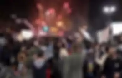 OAKLAND, CA - MAY 29: Fireworks explode during a demonstration in support of George Floyd at Broadway and 7th Street as protesters face off against a police line in Oakland, Calif., on Friday, May 30, 2020. (Anda Chu/Bay Area News Group)