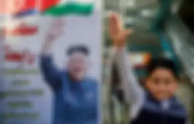 Wajah Kim Jong-Un disandingkan dengan bendera Palestina