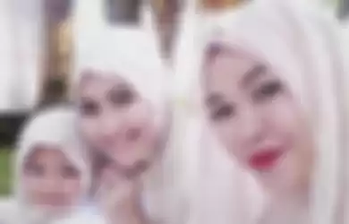 Bak Murkanya Sudah di Ubun-Ubun, Keluarga Ayu Ting Ting Selalu Dibandingkan dengan Nagita Slavina, Umi Kalsum Beri Balasan Menohok pada Sosok Ini: Nyampah!