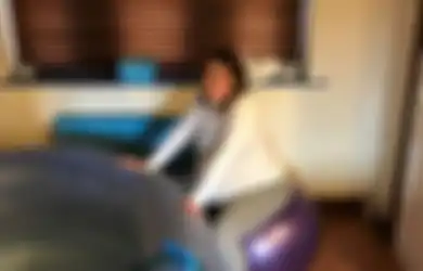 Suaminya Berisiko Tinggi Covid-19, Ibu Muda ini Terpaksa Melahirkan di Ruang Tamu hanya Berbekal Paracetamol sebagai Pereda Sakit