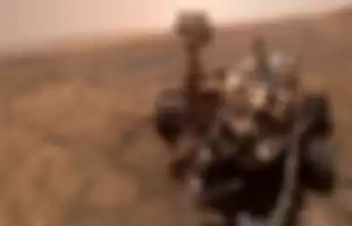 Robot penjelajah Mars milik NASA, Curiosity, berselfie di tanah Mars pada 11 OKtober 2019 atau di hari ke-2.553, setelah melakukan misi sulit. 