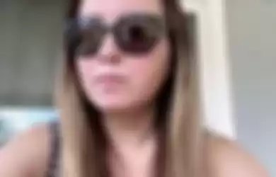Erika Crisp dalam videonya. Dia mengaku terpapar Covid-19 setelah berpesta merayakan berakhirnya lockdown.