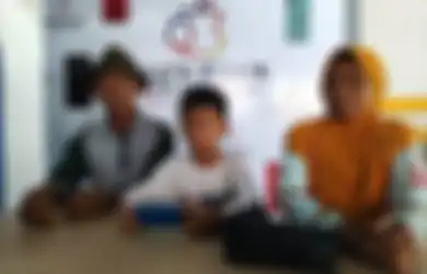 Terungkap Fakta Viralnya Pemulung yang Beli Ponsel dengan Uang Receh Sekarung, Pemilik Konter Kaget hingga Lakukan Hal Mulia Ini