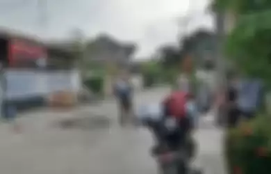 Situasi kediaman John Kei di perumahan Tytyan Indah Utama, Kota Bekasi, Senin (22/6/2020)