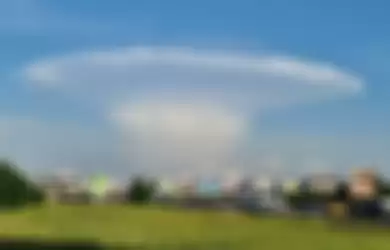 Langit berbentuk ledakan nuklir di Ukraina.