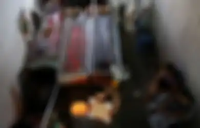 Lakukan Ritual 'Pernikahan Mayat' Untuk Menolak Bala, Warga Desa Ini Syok Ketakutan Ketika Salah Satu Mayat Justru Hidup dan Membuka Peti Mati