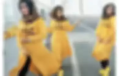 capture video tiktok 3 perempuan menari India di Jembatan Suramadu.(KOMPAS.COM/A. FAIZAL)