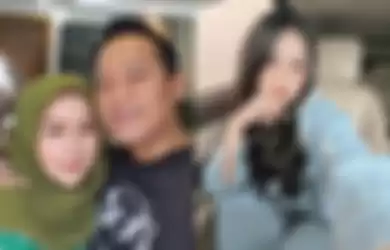 Komedian Denny Cagur marah pada penyanyi dangdut Dewi Perssik karena tidak suka rumah tangganya difitnah