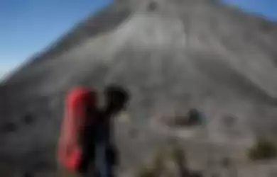Seorang pendaki hilang di Gunung Guntur dan ditemukan 31 jam kemudian hanya menggunakan celana dalam
