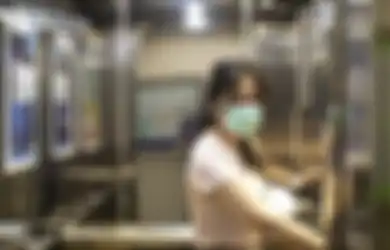 Waspadalah! Hanya 60 Detik Naik Lift, Wanita Ini Tularkan Covid-19 ke 71 Orang, Begini Kronologinya