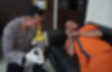 Menangis Tersedu-sedu di Hadapan Polisi, Pembunuh Ibu Kandung Bertobat dan Langsung Minta Buku Tuntunan Shalat