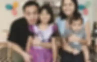 Christy Subono liburan bersama keluarganya