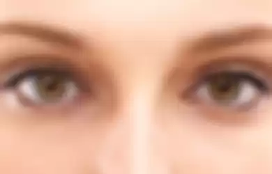 Cropped portrait of a woman's green eyes