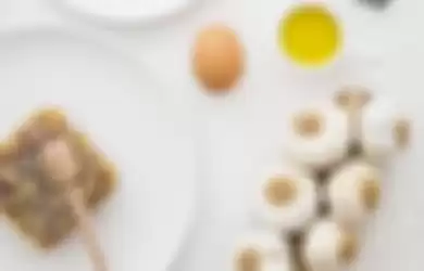 Ilustrasi manfaat madu dan bawang putih