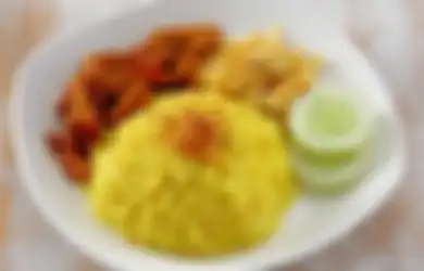 Terungkap Begini Rahasia Pedagang Bikin Nasi Kuning Magicom Super Enak, Hasilnya Bisa Pulen dan Gurih Banget!