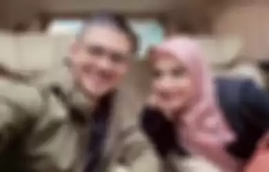 Pasangan selebritas, Irwansyah dan Zaskia Sungkar