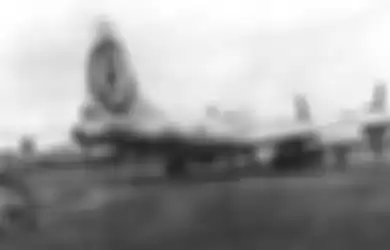 Pesawat B-29 Enola Gay yang jatuhkan bom atom "Little Boy" di Hiroshima