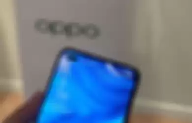 Dual punch hole Oppo Reno4