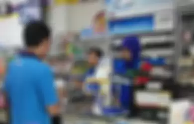 Ilustrasi bayar pajak kendaraan di Indomaret